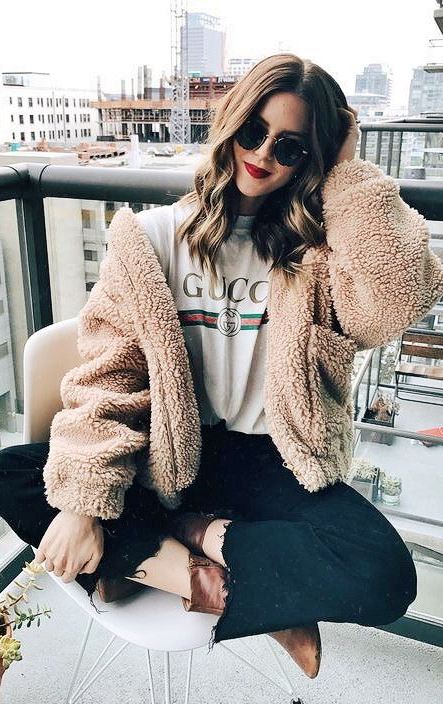 winter outfit inspiration / fur coat + printed t-shirt + black jeans + boots