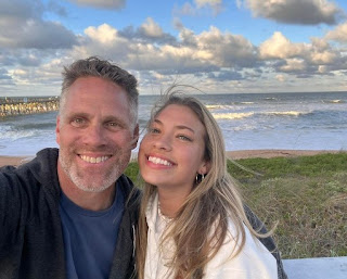 Jeff Devlin clicking a selfie with his daughter Reese