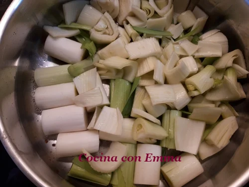 Crema de hinojo y puerro con guarnición de castañas