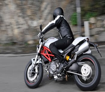 MOTORCYCLE DUCATI HYPERMOTARD 796 201
