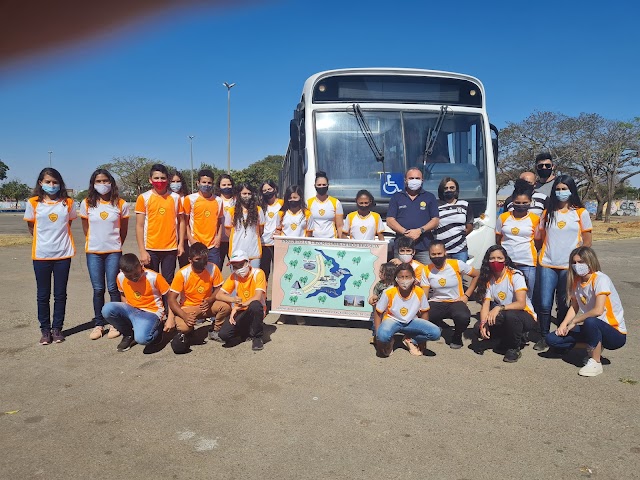  Crianças e adolescentes de Ceilândia visitam pontos turísticos da capital