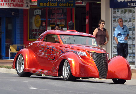   Photo on Classic Hot Rod Car Picture 1