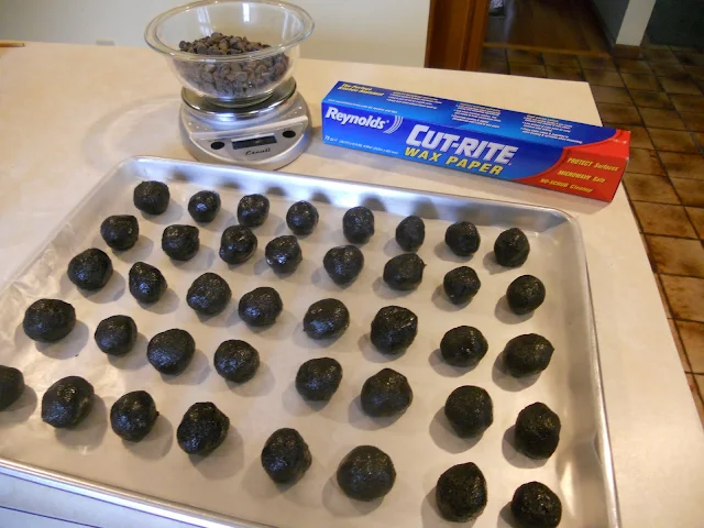 Make forty balls from the Oreo and cream cheese mixture.