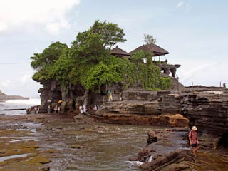 keindahan tanah lot bali