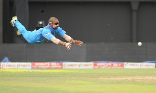 Shikhar-Dhawan-Dive-India-vs-Srilanka-Tri-Series-2013