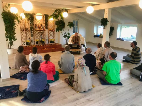 Sankarshan Das Kirtan in Antakalne, Lithuania