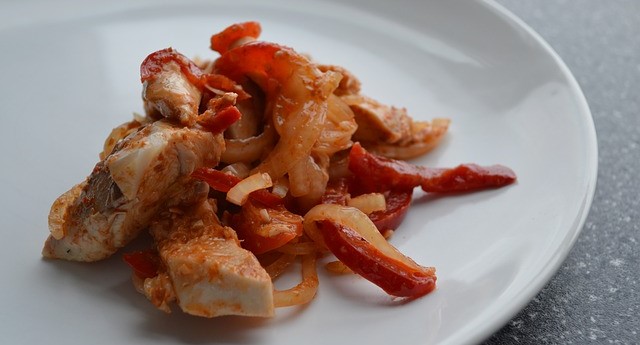 Chicken and Red Bell Peppers Tossed with Chili Sauce