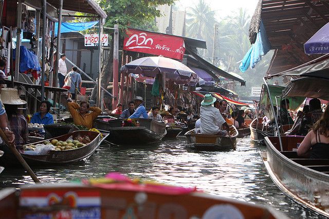 Bang Nam Phueng floating market thailand