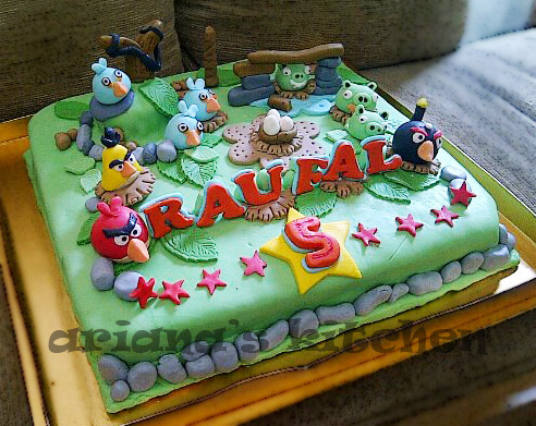 Sams Club Birthday Cakes on Angrybirds Cake For Raufal Birthday   Uk 30x30cm