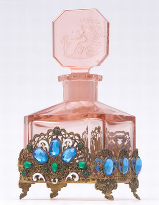 Creative vintage perfume bottles Seen On 