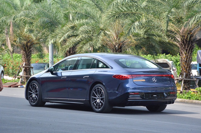 Mercedes-Benz EQS lần đầu lộ diện tại Việt Nam - Xe điện sáng nhất VMS 2022 - Ảnh 4.