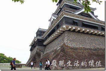 日本北九州-熊本城。從天守閣的後方欣賞大、小天守閣也是一種美。