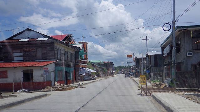 highway view of a part of Balangkayan with big old wooden houses