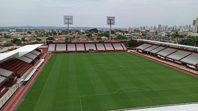 Estádio Antônio Accioly, conhecido como Castelo do Dragão