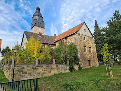 Das Stiftsgebäude von Südwesten aus gesehen am 10.10.2021