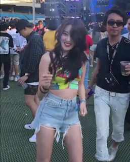 Beautiful Korean Girl Dance