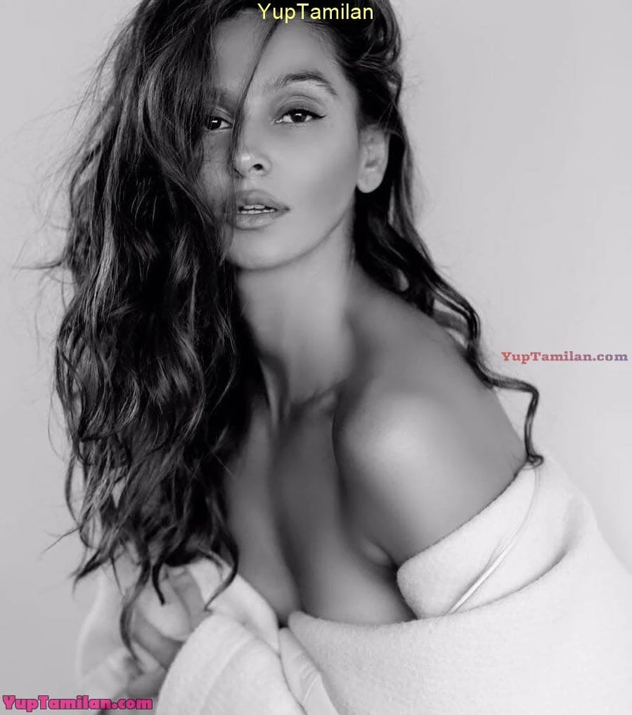 Shibani Dandekar Sexy Bikini Photos Flaunt Hot Assets