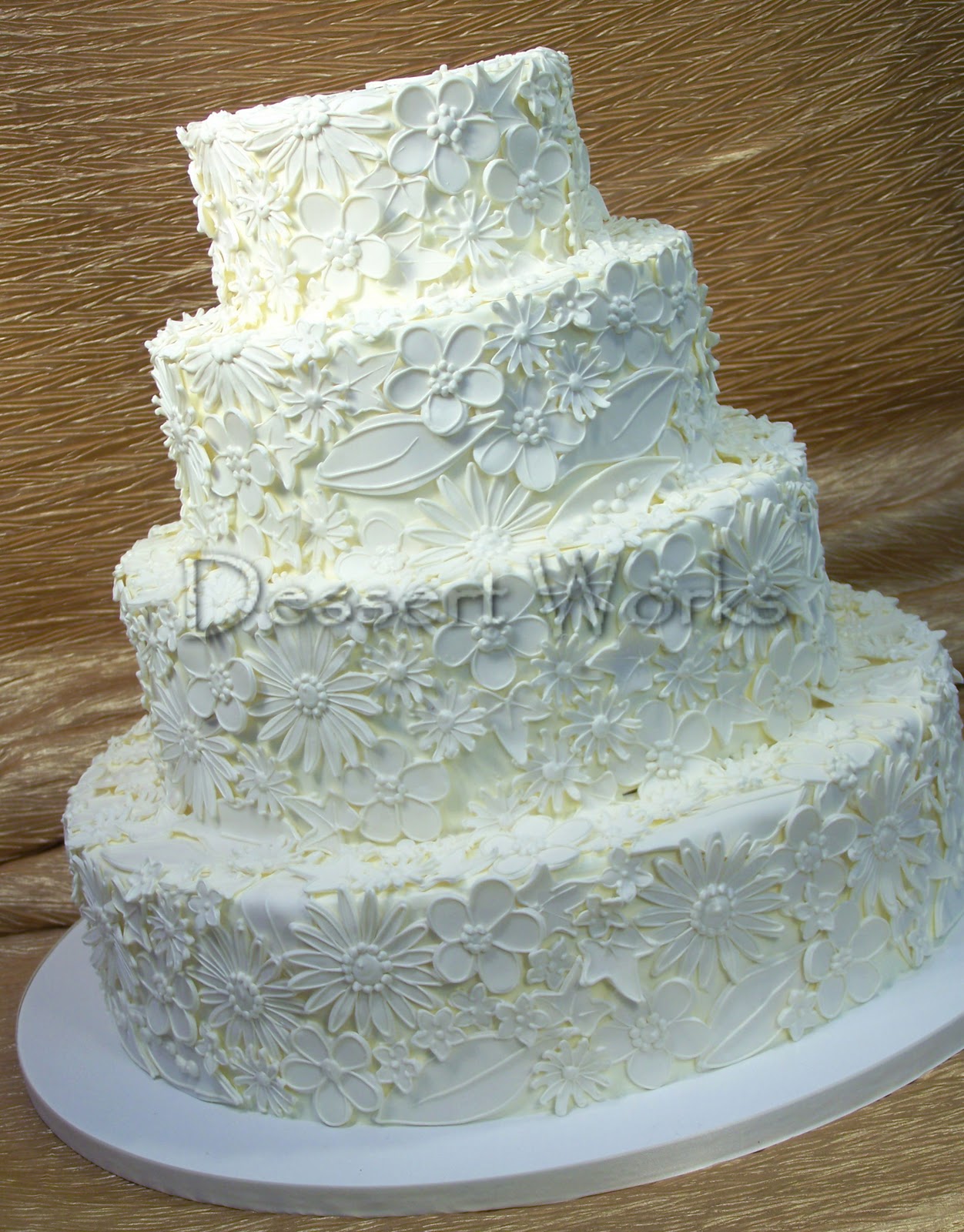 traditional wedding cake with flowers Posted by Jacqueline M at 8:51 AM 1 comment:
