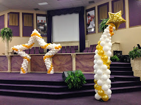  Balloon column with star and balloon arch with star shape