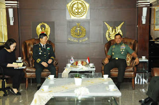 Panglima TNI Terima Kunjungan Kasad Republik Korea di Mabes TNI