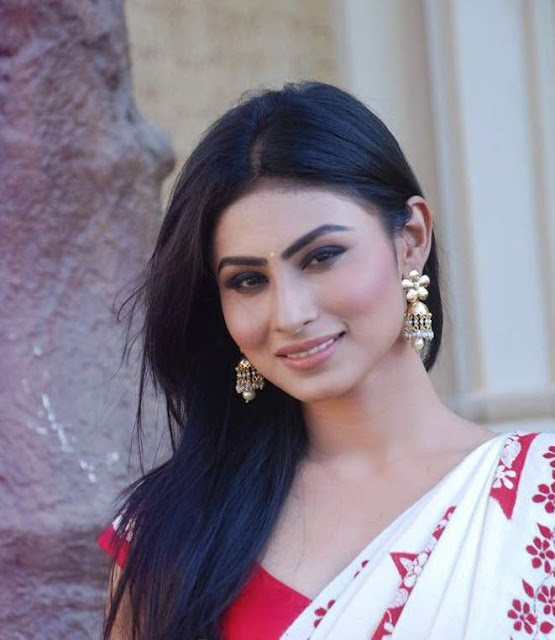 mouni-roy-smiley-face