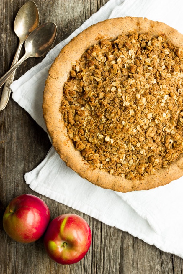 Deep-Dish-Apple-Pie-with-Crumb-Topping-1