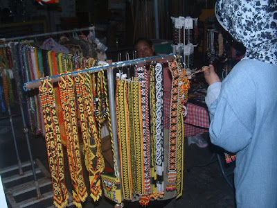 Orangkecilorangbesar: Pasar Malam Hujung Minggu Saberkas Miri