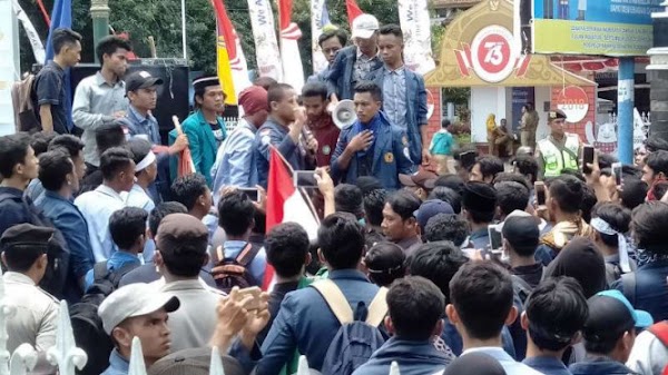 Demo Hari Tani Ricuh, Mahasiswa Pingsan