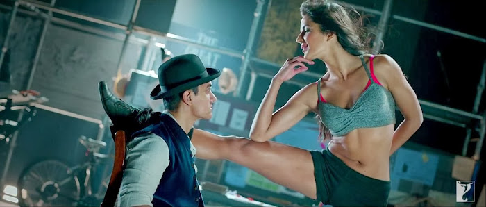 Kamli - Dhoom 3 (2013) Full Music Video Song Free Download And Watch Online at worldfree4u.com