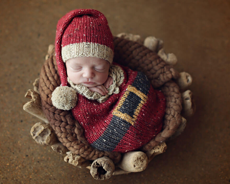 35 Cute Babies Celebrating Their First Ever Christmas (Pictures)