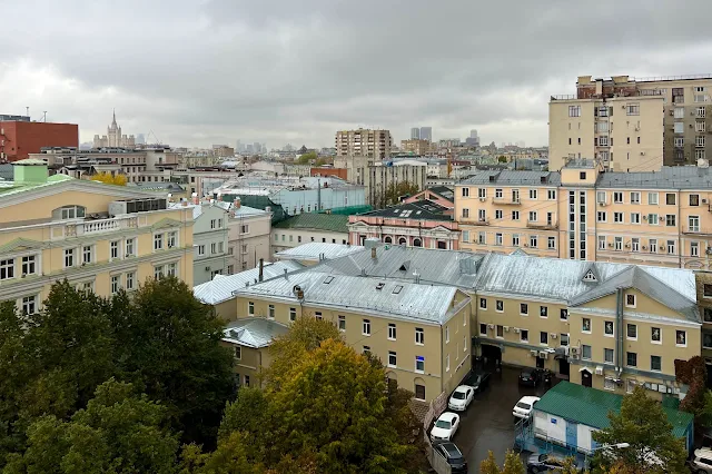 Тверская улица, дворы, Леонтьевский переулок