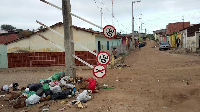 VANDALISMO: MALOQUEIROS ARRANCAM PLACAS NO LOTEAMENTO DE VÁVÁ EM BOM CONSELHO