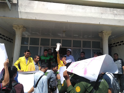 Merasa Tidak Aman, Mahasiswa FP UNA Demo Rektorat