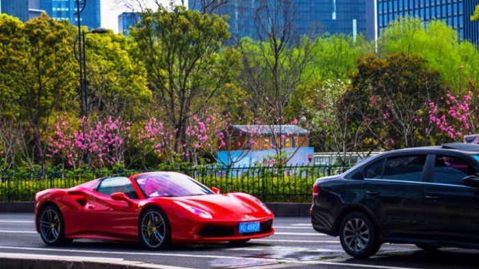 Numpang Foto di Mobil Ferrari, 3 Bocah Diminta Ganti Rugi Rp 83 juta, naviri.org, Naviri Magazine, naviri