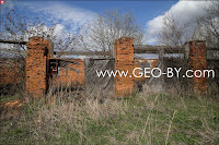 Kozarezy. Ruins of the walls with gates