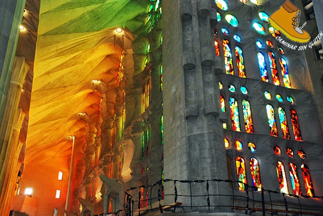 Arquitectura y luz de Gaudí en La Sagrada Familia