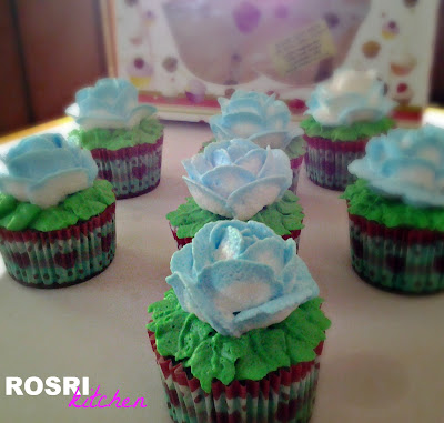 ROSRI kitchen: Kek Cawan Baldu Biru