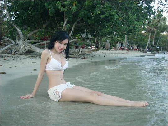 elly tran ha in bikini actress pics