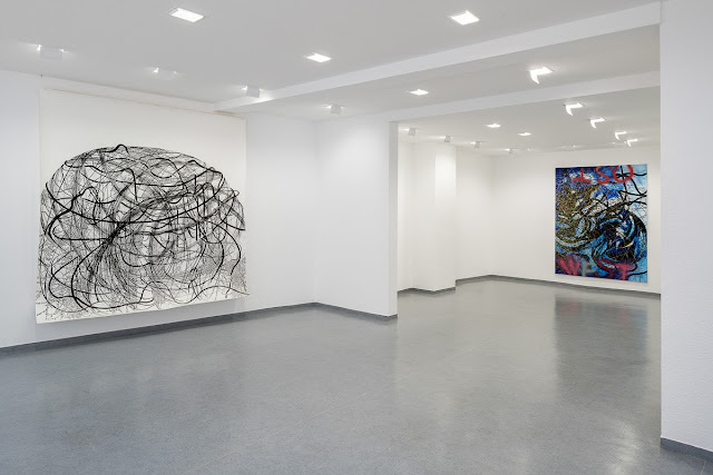 Ausstellung von Renata Jaworska in der Städtischen Galerie Villingen-Schwenningen. Die Künstlerin zeigt ihre neuen Arbeiten auf Leinwand und Papierarbeiten.