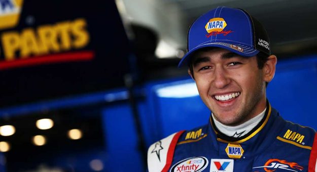 Chase Elliott faz sua segunda pole no ano em superspeedway