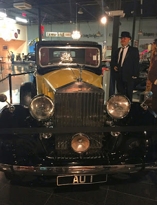 Um Rolls-Royce Phanton III fabricado entre 1936 e 1939, tal qual o modelo utilizado pelo vilão Auric Goldfinger em filme de 1964.