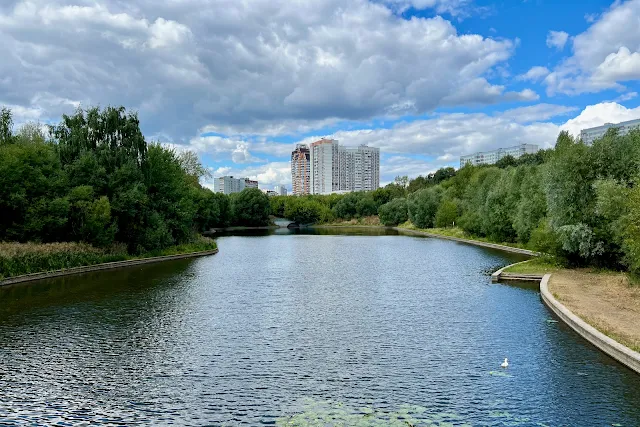 парк Школьников, Очаковские пруды на реке Очаковке