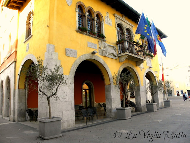 il Municipio di Muggia, località della costa triestina