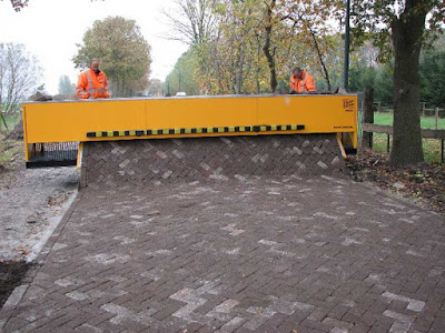 Keren, Paving Jalan Jadi Lebih Cepat Dengan Mesin "Print" Ini