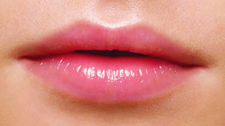 Tips Memerahkan Bibir Gelap Secara Alami