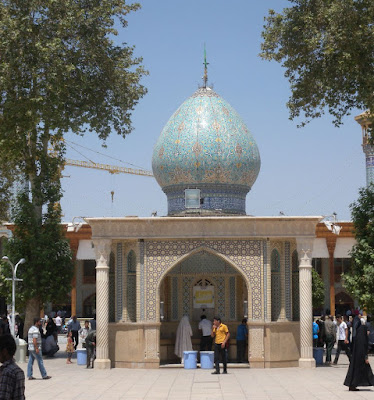 Masjid Shah Cheragh Tampak Dari Luar