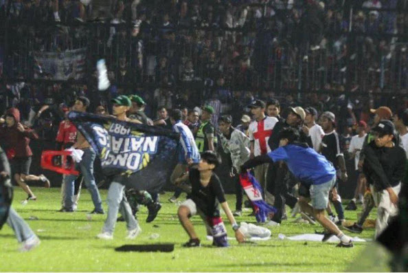 Rusuhan Bola Sepak Indonesia Boleh DI BANNED FIFA