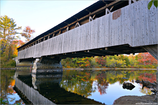 Lateral del Puente Cubierto Porter-Parsonsfield Bridge