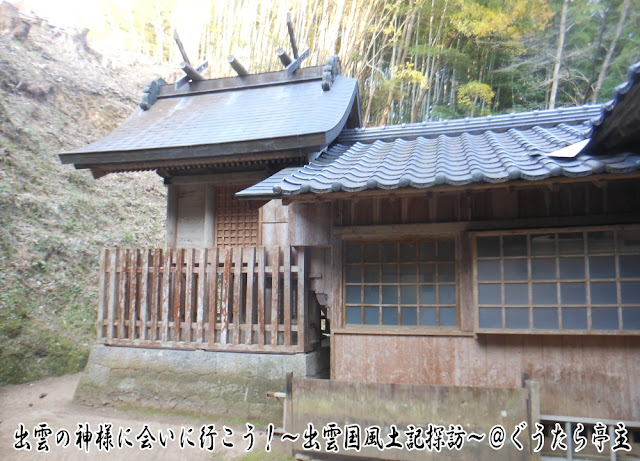 西利太神社　本殿左