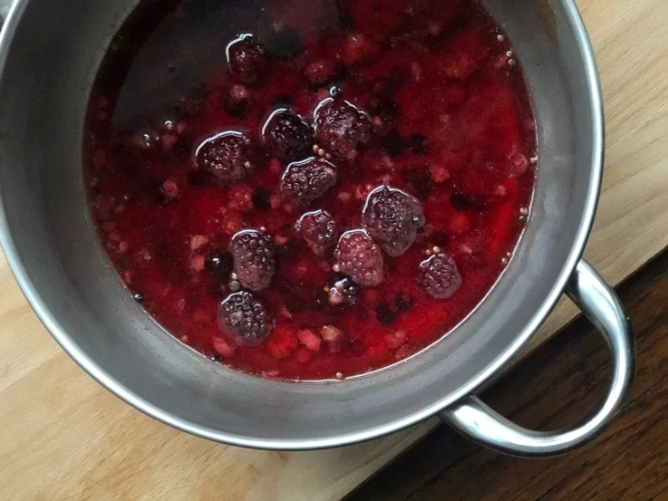 Codornices en escabeche de frutos rojos